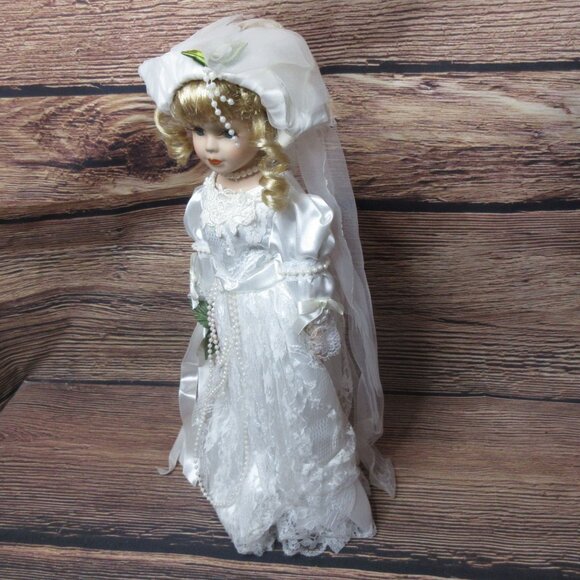 UniQue Porcelain Doll Collection Bride 16"  - Rosalie #16304C - Picture 7 of 9